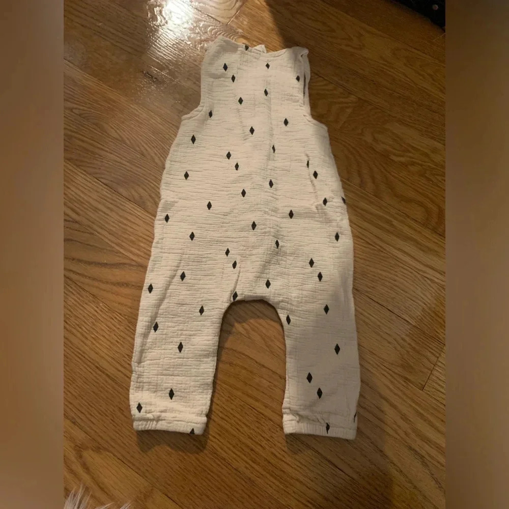Quincy Mae Cream Diamond One Piece Romper 3-6 Months - Picture 5 of 5